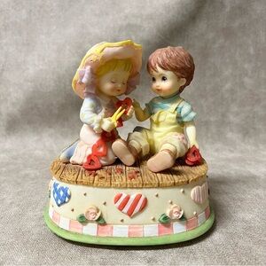 Vintage Wal-Mart music box Plays Let Me Call You Sweetheart